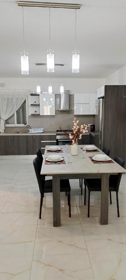 Large And Modern Apartment In The Centre Of Malta 모스타 외부 사진