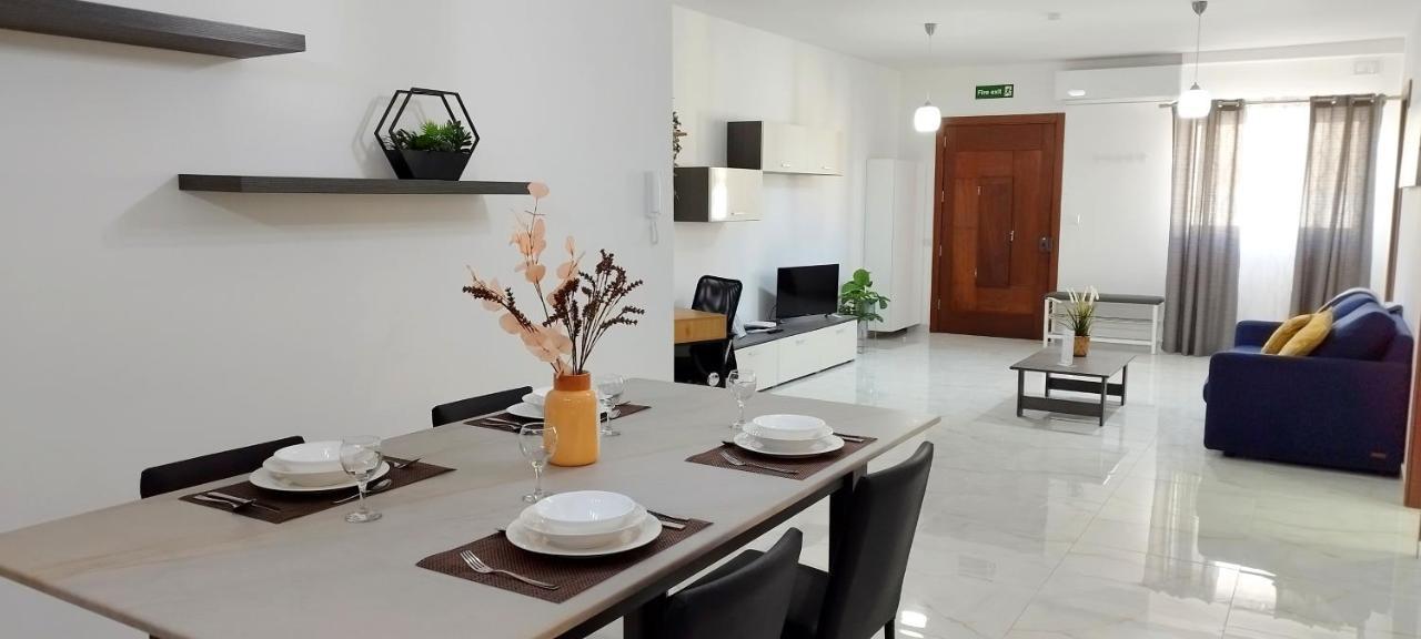 Large And Modern Apartment In The Centre Of Malta 모스타 외부 사진