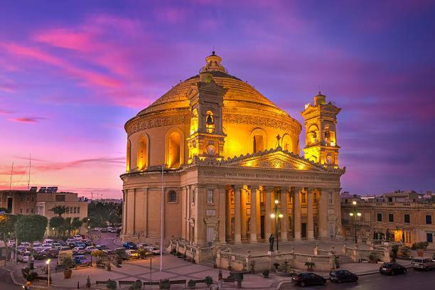 Large And Modern Apartment In The Centre Of Malta 모스타 외부 사진